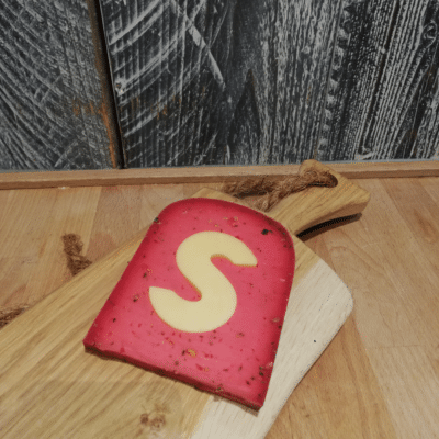 Kaasletter rood met gele S